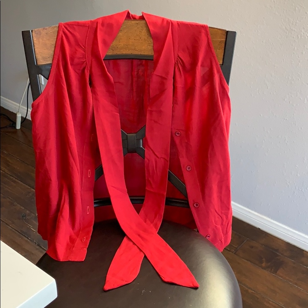 Blouse with neck tie